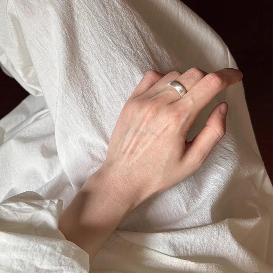 Korean matte starfish ring, a niche design for women, with a cold style, double-layer index finger ring, and a light luxury and high-end open ring Application Scenario