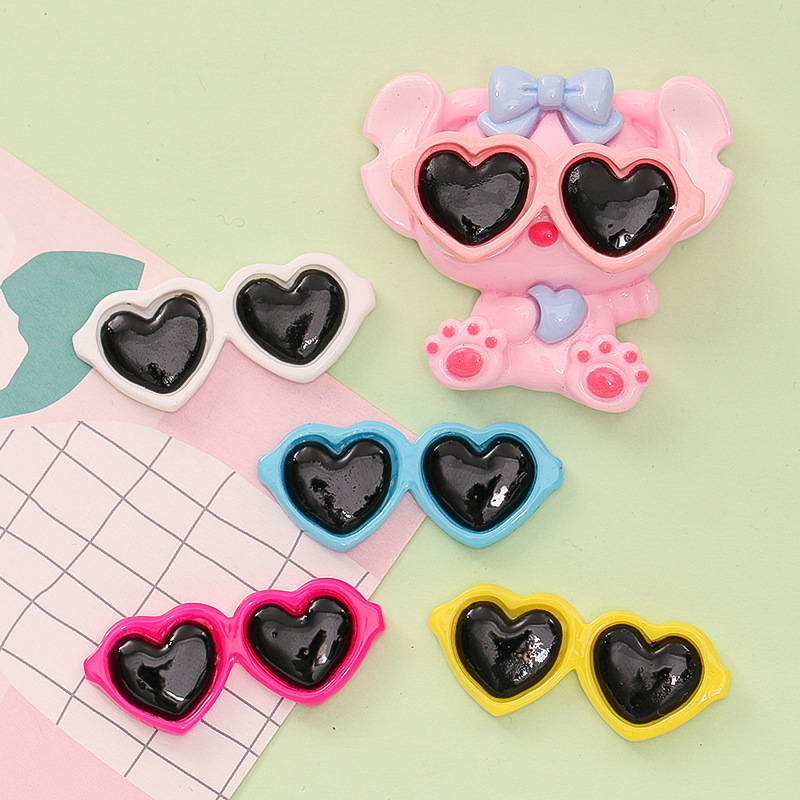 Cute heart-shaped mini glasses, resin accessories, diy ornaments, keychains, hair accessories, cream glue accessories, doll decorations details Picture