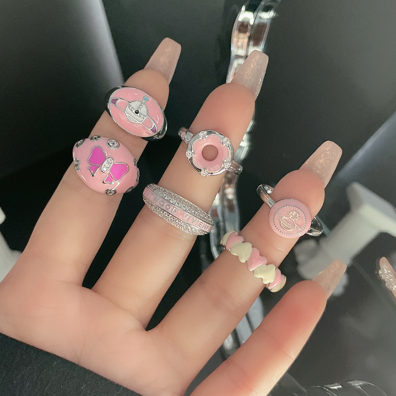 A female Saturn letter heart pink drip glaze open ring for women, sweet, cool, niche design sense, light luxury and versatile ring Application Scenario