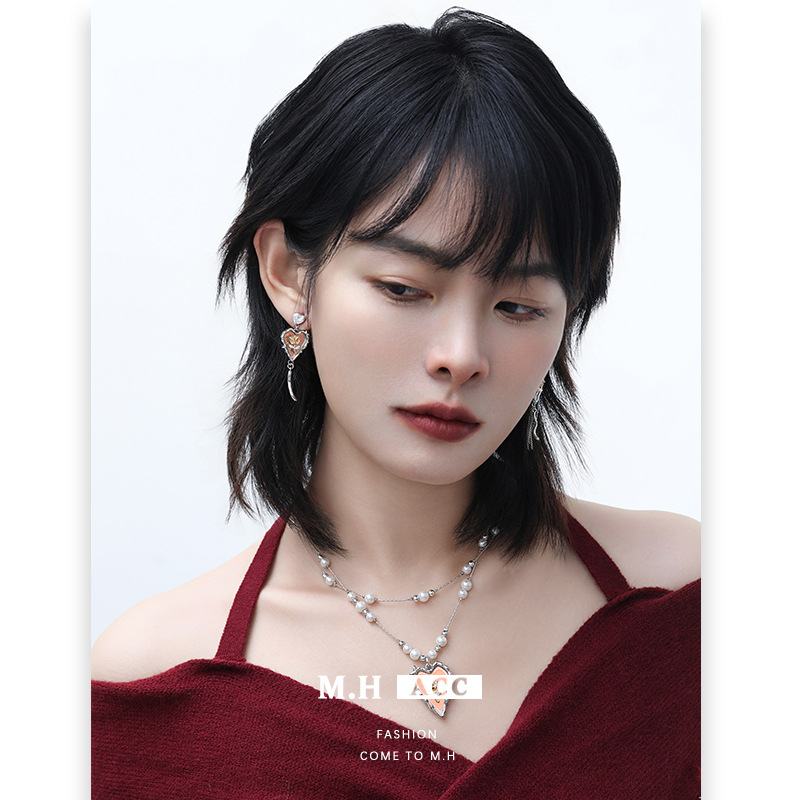 A niche design with a laser gradient heart necklace, a high-end collarbone chain, and an original, unique, sweet and cool style pendant Specification drawing