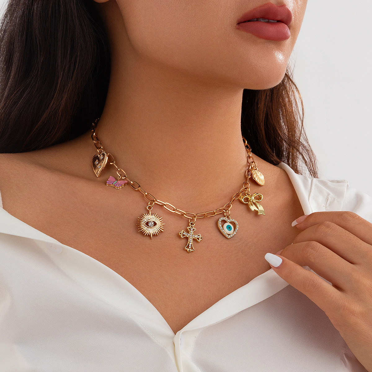 European and American cross-border jewelry, sweet style flower irregular necklace, fresh and elegant, strawberry alloy collarbone chain for women details Picture