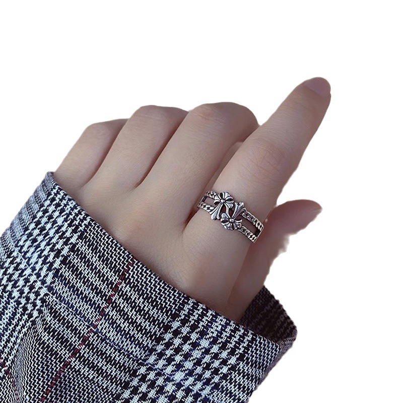 Retro chain cross ring, a trendy and fashionable niche design for women, hip-hop personality, imitation Thai silver open index finger ring Item Picture