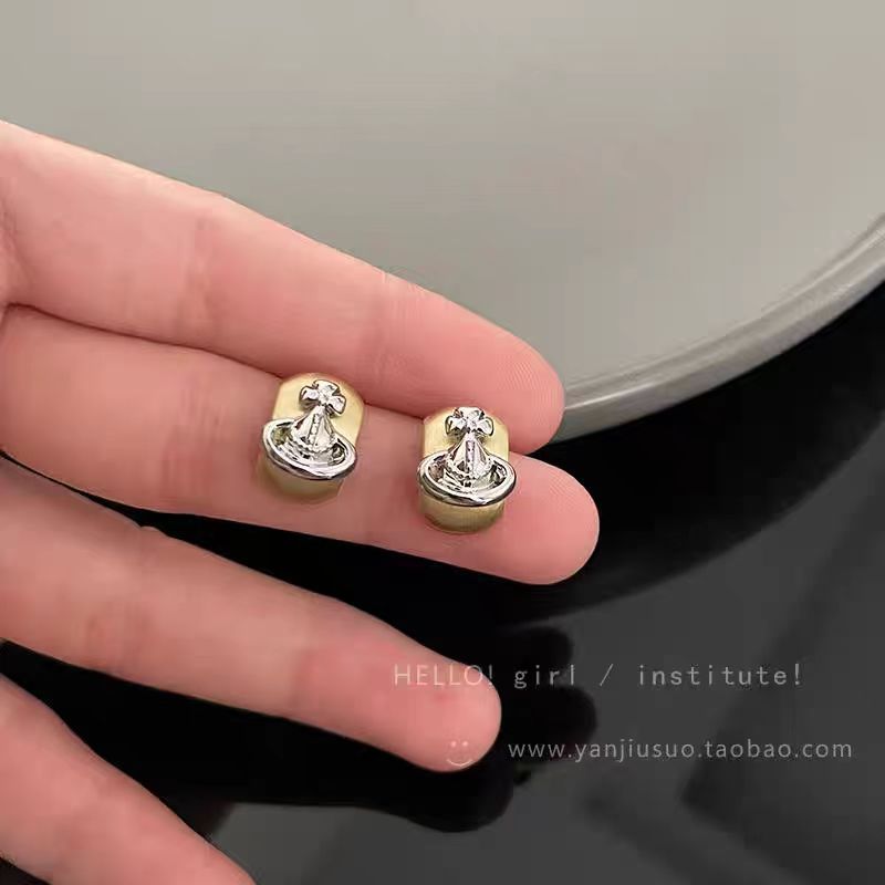 Western Queen Saturn brushed earrings for women, high-end retro earrings, Korean style, niche design, unique and elegant stud earrings Application Scenario