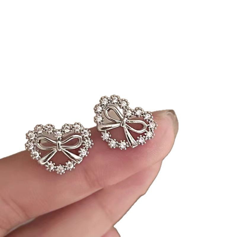 New Korean version sweet and elegant bow stud earrings for women, high-end zircon heart-shaped earrings for commuting, light luxury earrings Item Picture