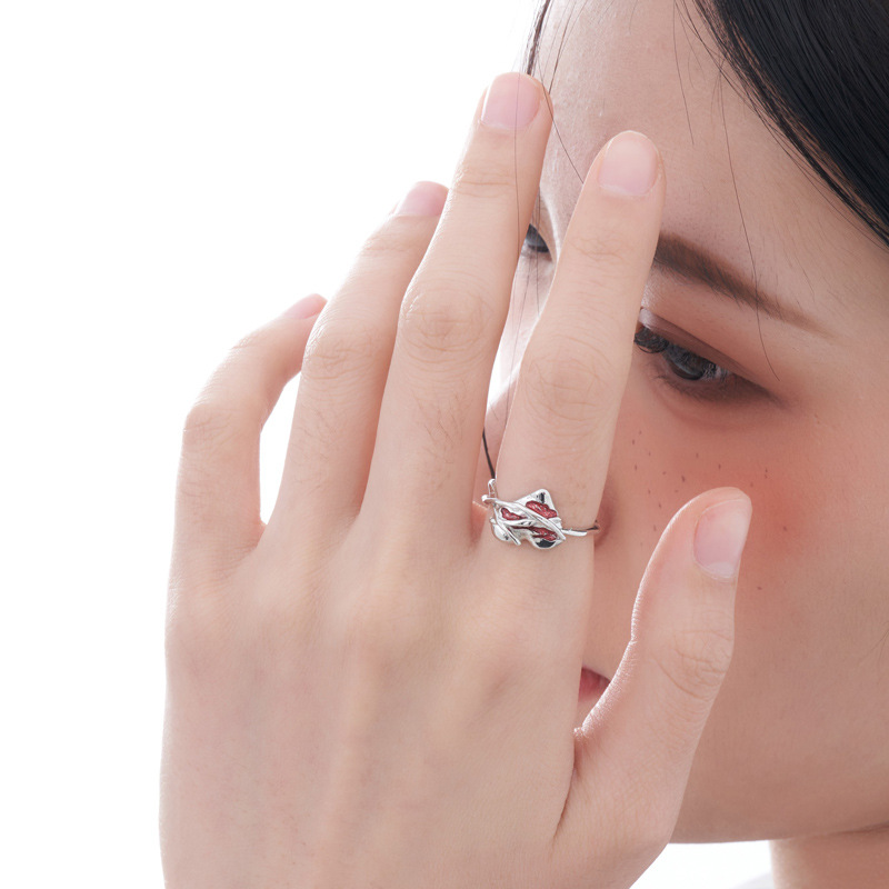The ring features a niche design for women, an irregular thorny heart, a red drip glaze ring, and a high-end, cold style index finger ring Specification drawing