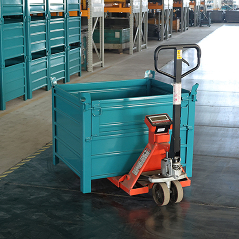 The storage cage iron box can be hoisted and transported, with a quality guarantee and super strong load-bearing capacity. We are specialized in manufacturing metal turnover boxes and large-sized iron frames Application Scenario