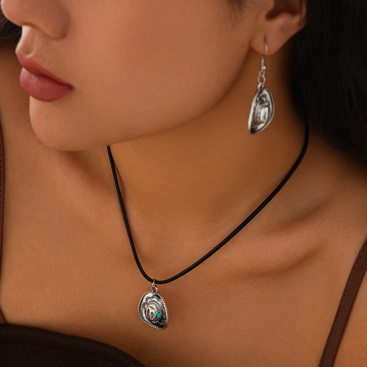 European and American cross-border jewelry retro Sun alloy necklace set, fashionable and simple imitation pearl leather wax thread collarbone chain Specification drawing