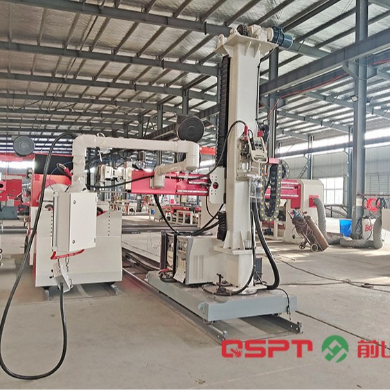 Cantilever pipe welding machine, with chuck drive for clamping and welding, is safe, efficient, time-saving and labor-saving Specification drawing