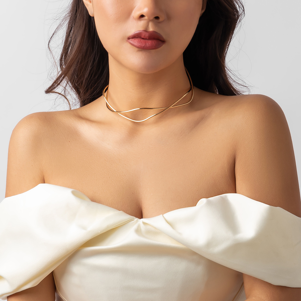 European and American cross-border accessories: Simple collarbone chain with open lines, geometric neck ring, metallic style, sweet and cool punk collar for women details Picture
