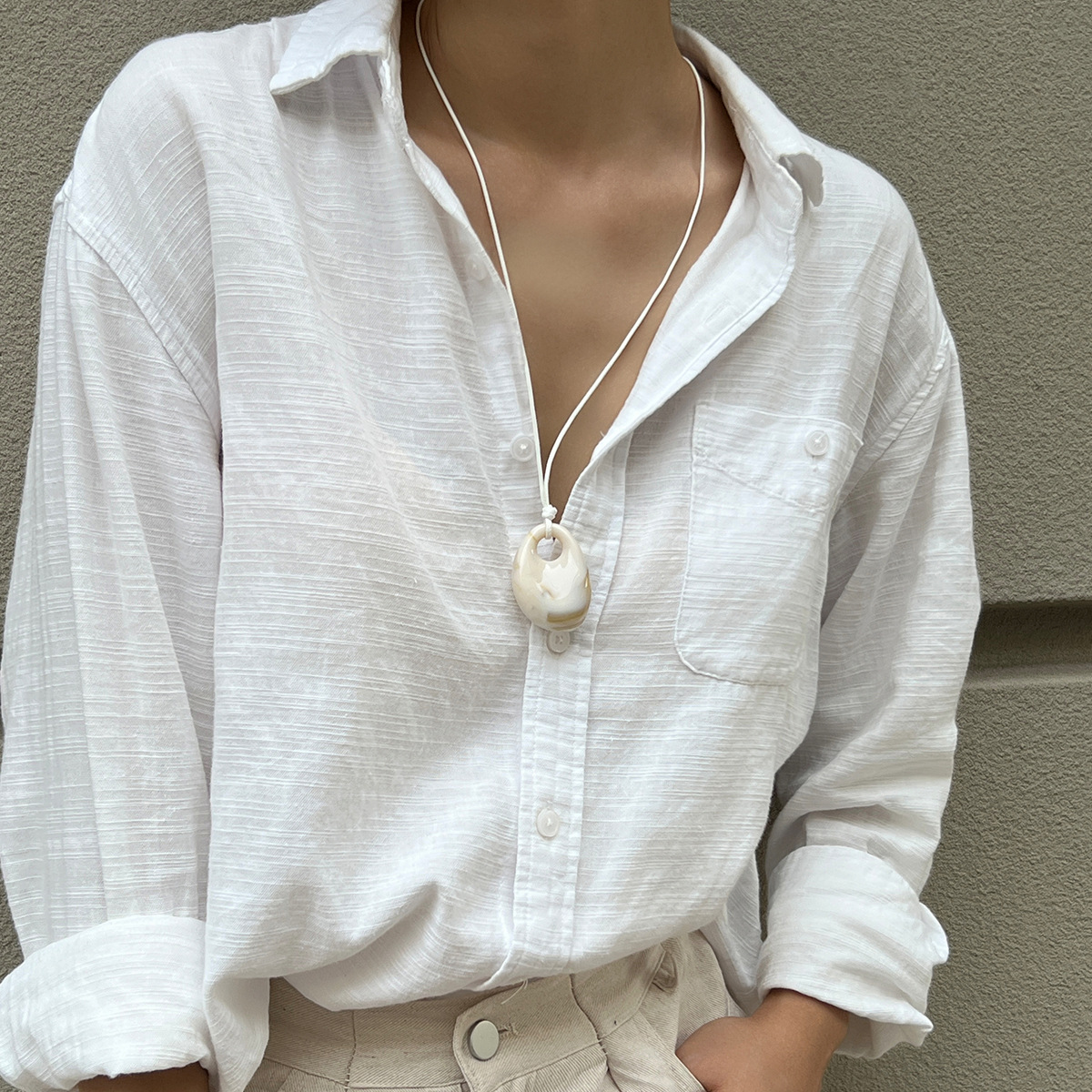 European and American cross-border jewelry, high-end, simple resin pendant necklace, personalized retro black rope adjustable collarbone chain details Picture