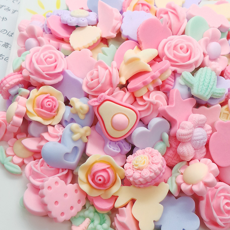 Cream glue accessories, cute cartoon strawberry bear hairpin ornaments, diy jewelry accessories, resin mobile phone crocs accessories Specification drawing