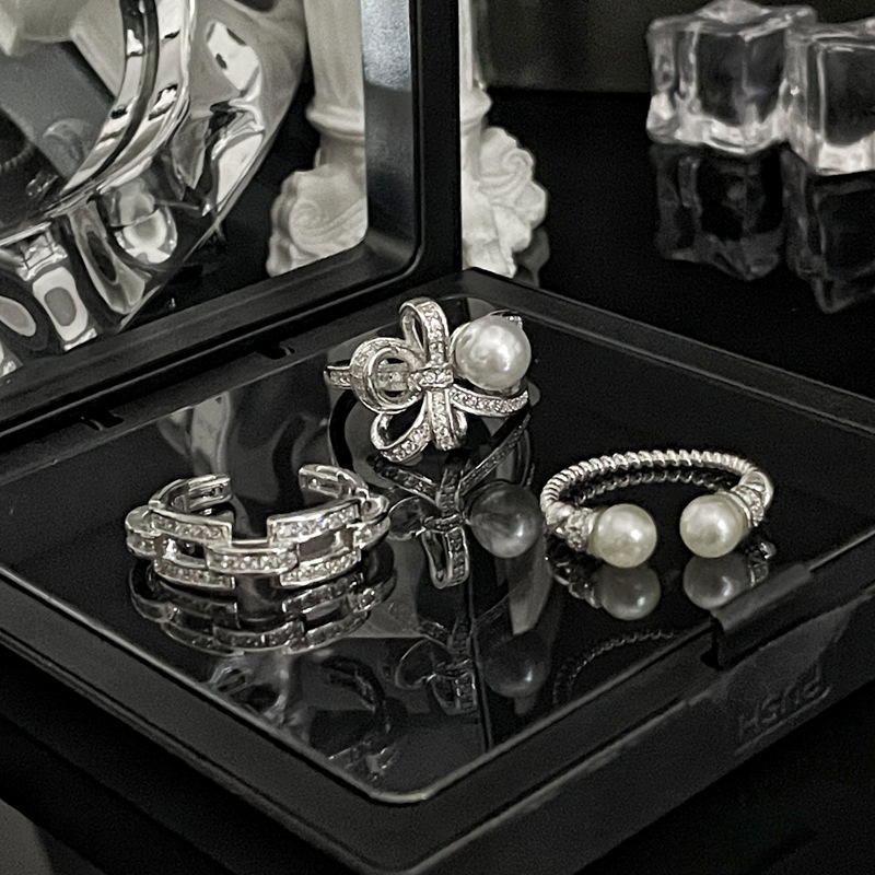 A light luxury and high-end bow pearl open ring for women on Instagram, a cold style, a niche sweet and cool temperament, and a trendy food ring trend Application Scenario