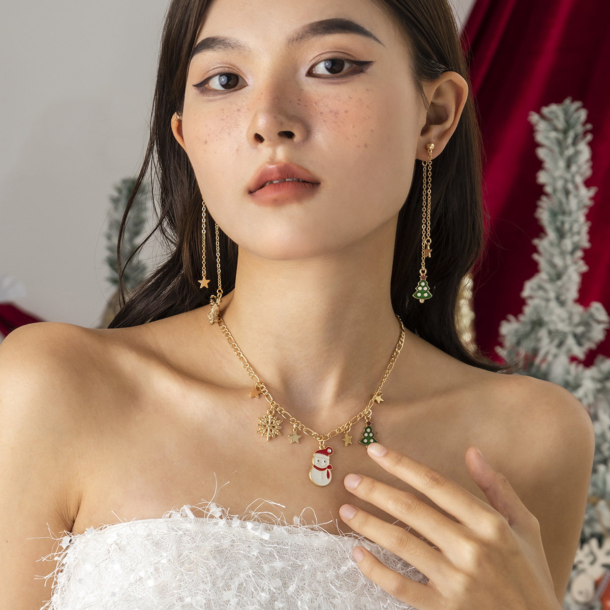 European and American cross-border jewelry creative and simple snowman Christmas tree pendant necklace, versatile imitation pearl star moon elk necklace details Picture