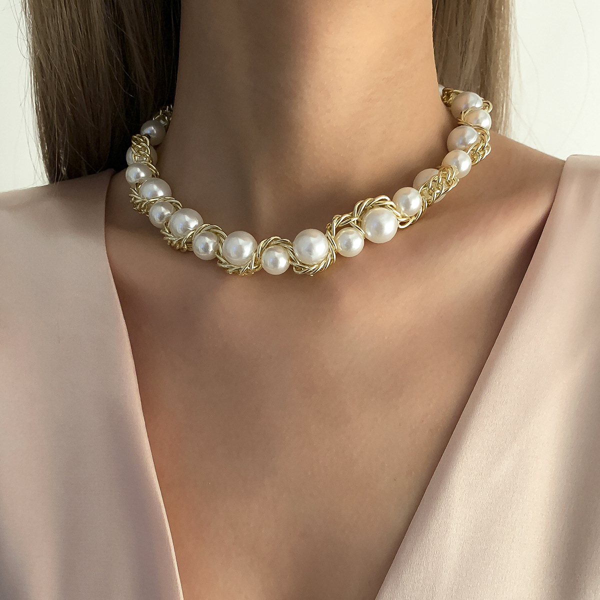 European and American retro single-layer woven and wrapped fashionable imitation pearl necklace, Baroque metal twist chain necklace and necklace accessory Specification drawing