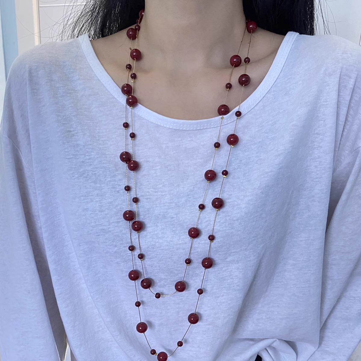 Retro red pearl necklace collarbone chain, light luxury small numerous layered sweater chain, fashionable and simple neck chain full figure