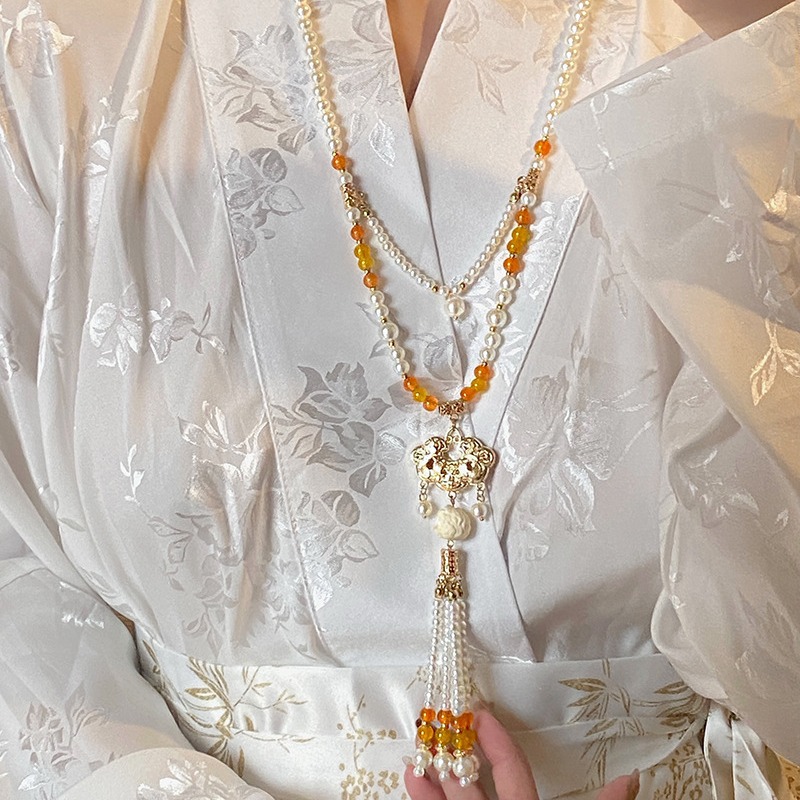Hanfu court-style long back-cloud daily necklace, versatile horse face skirt accessory necklace, peony lock soft necklace Application Scenario