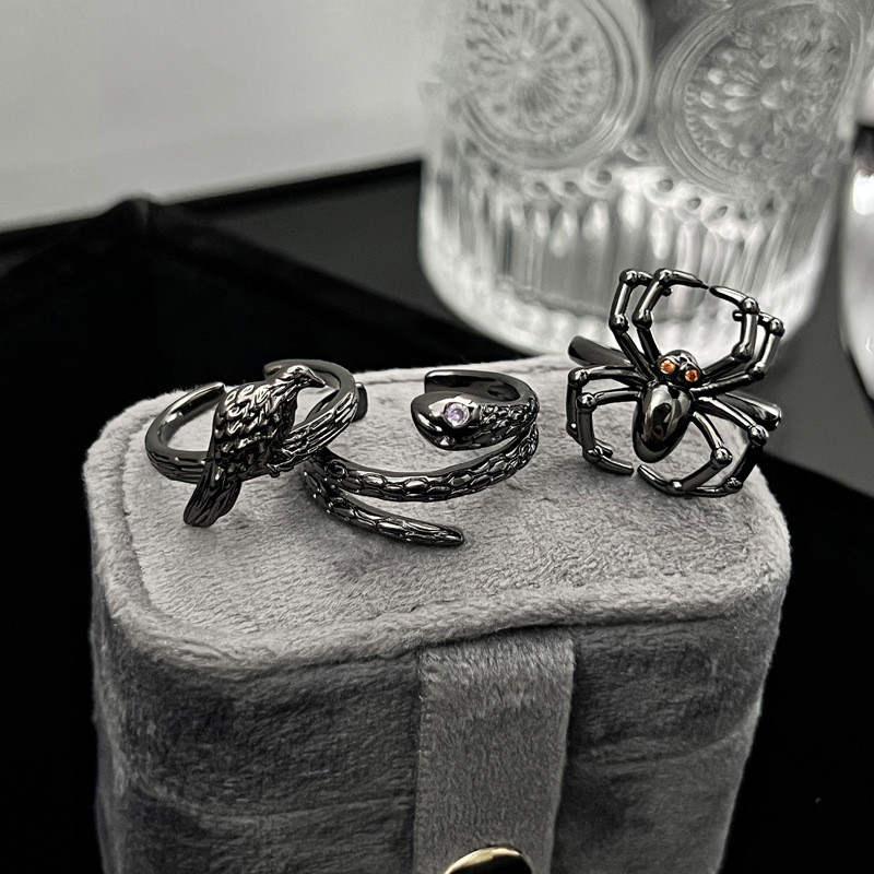 A unique dark style European and American snake-shaped crow trendy and cool ring, a gender-neutral punk hip-hop fashionable and exquisite ring for women Specification drawing