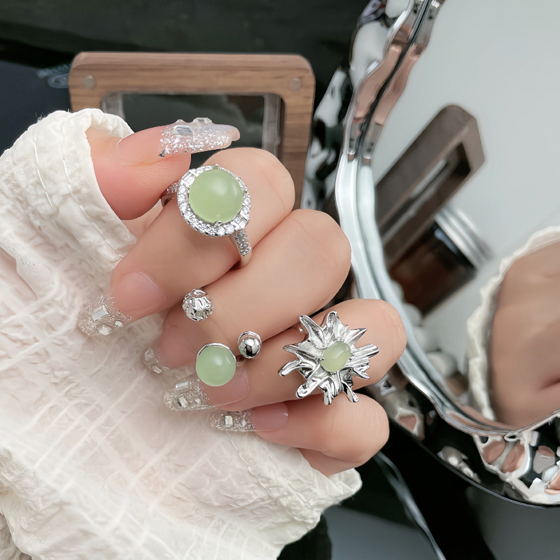Korean version personalized chalcedony retro texture ring for women, adjustable niche irregular pleated geometric exquisite ring details Picture