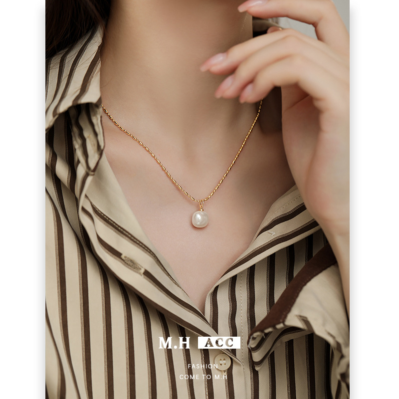 French-style simple pearl necklaces with a sense of high-end women, light luxury, ins style, niche collarbone chains, fashionable and retro necklaces wholesale full figure