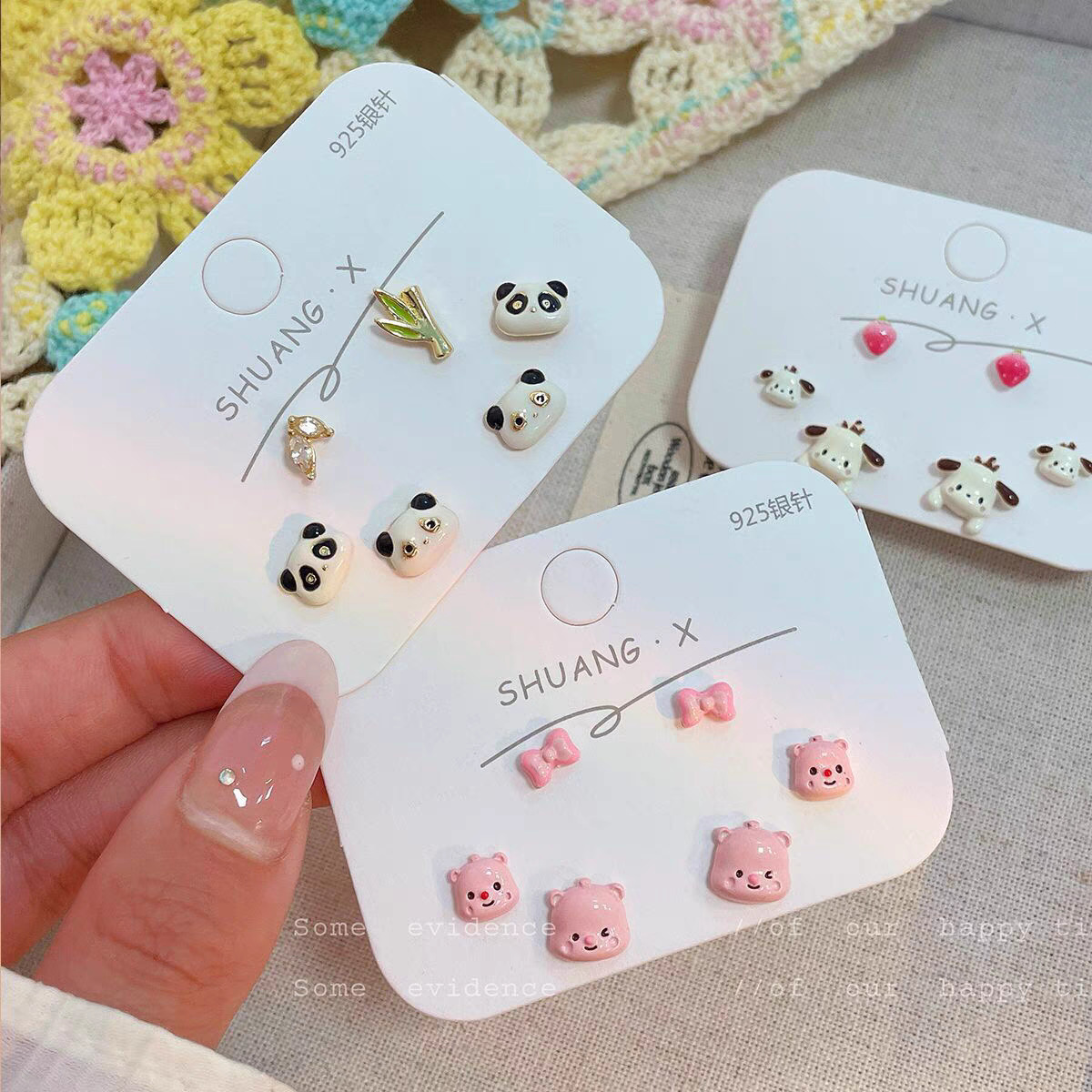 Little beaver loopy stud earrings, cartoon and cute pink earrings, a unique and playful animal accessory for female students full figure