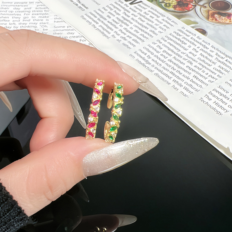 The new retro red, green and diamond small and exquisite open ring is popular on Instagram. It has a cool style and is versatile. It's a trendy ring details Picture