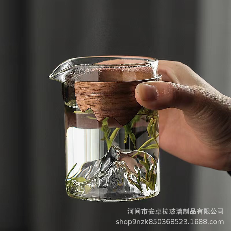 Large glass fair cup for viewing mountains, household anti-scald tea dispenser, thickened high borosilicate tea dispenser, public cup and tea strout set Specification drawing