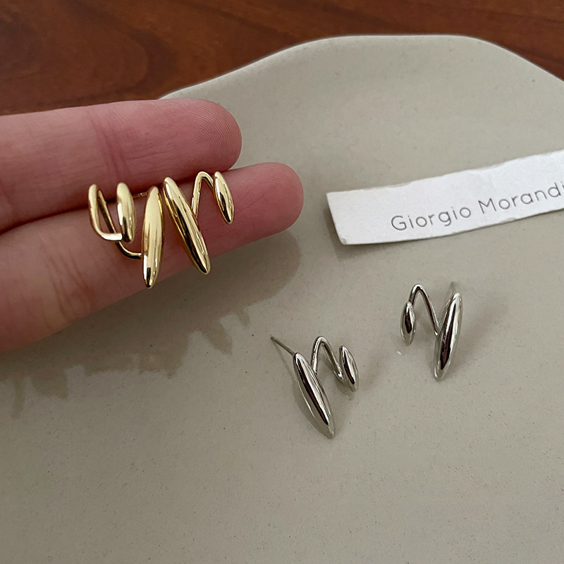 Light luxury and high-end metal teardrop stud earrings for women, a new style of trendy Korean earrings with a cold and elegant style in 2025 Specification drawing