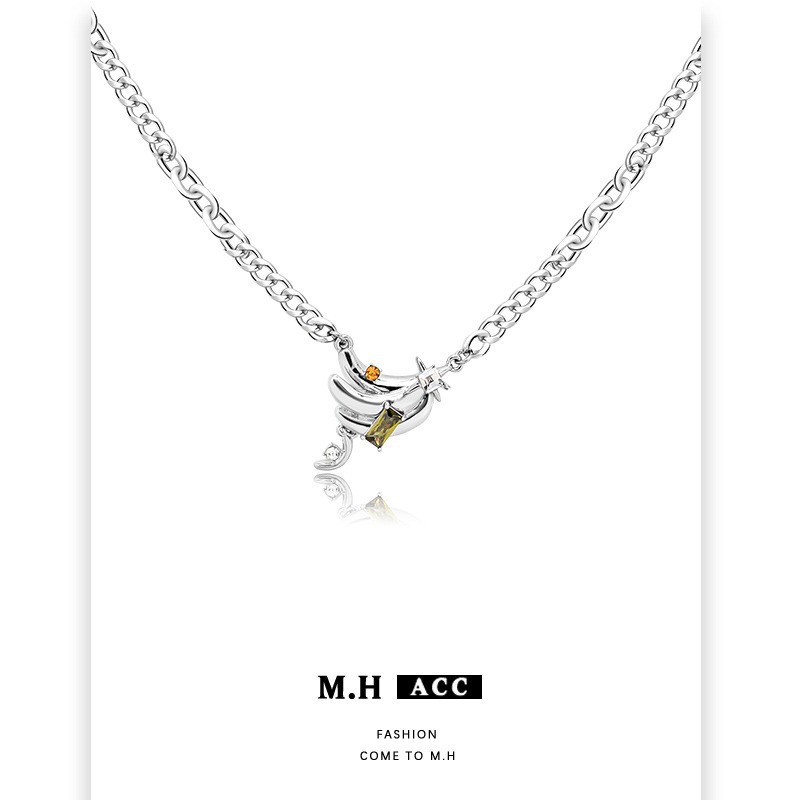 ins niche design banana necklace, women's unique and high-end neckchain, collarbone chain, fashionable and elegant pendant wholesale full figure