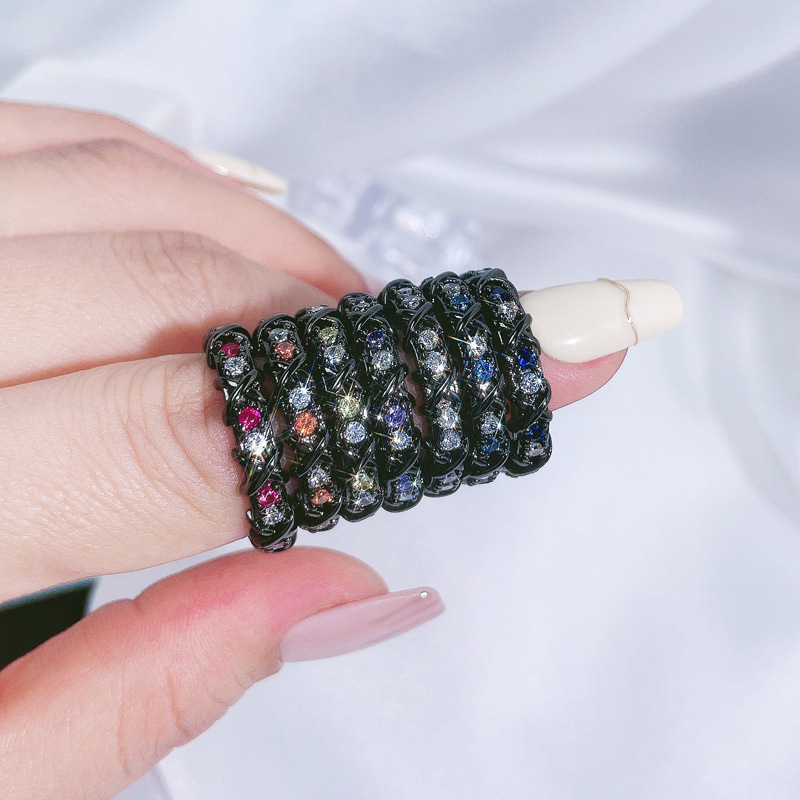 This dark cross-colored zircon open-top ring from Europe and America features a unique design for women, exuding a sense of light luxury and simplicity. It's a trendy index finger ring Application Scenario