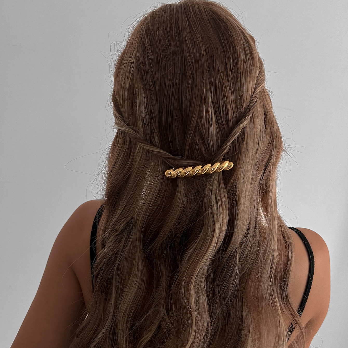 European and American simple alloy hair accessories, hair clips, spring clips, women's 2024 new style, popular high-end one-shoulder ponytail clip wholesale full figure