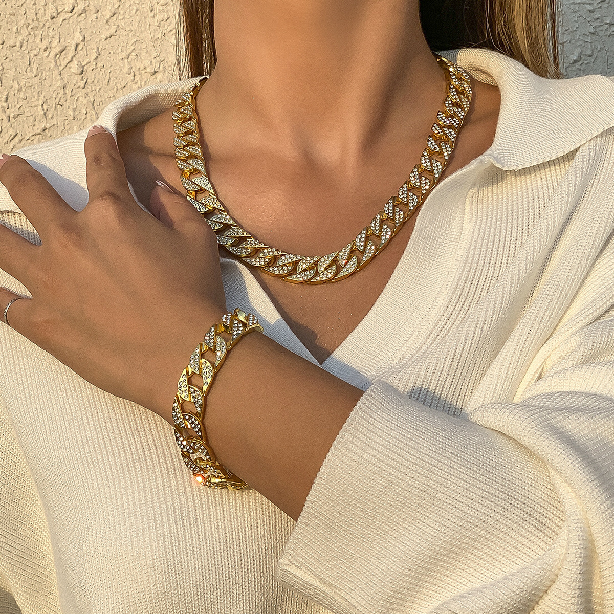 European and American cross-border accessories Hip-hop women's full-diamond Cuban chain necklace, retro hollowed-out rhinestone snap collarbone necklace full figure