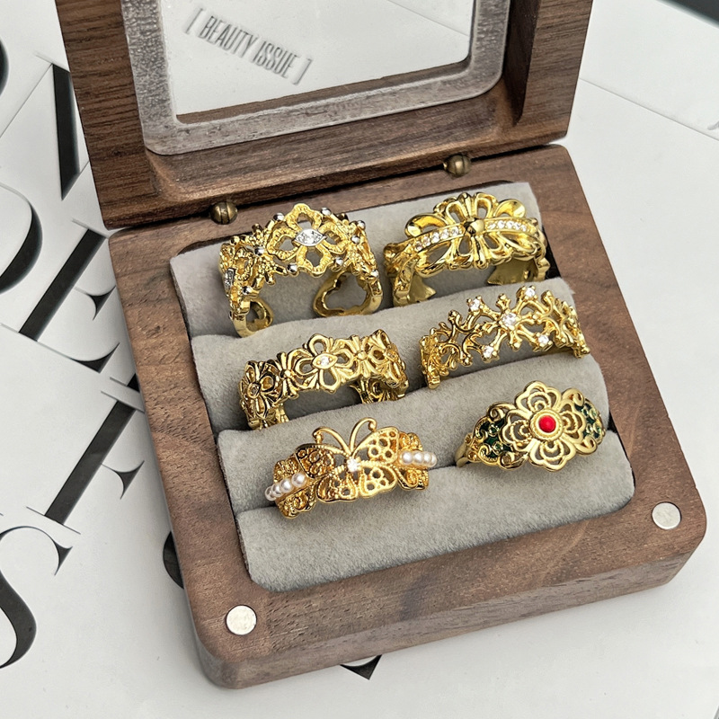 A new light luxury, niche and retro hollowed-out lace iris flower open ring, a gender-neutral, fashionable and cold style ring for women full figure