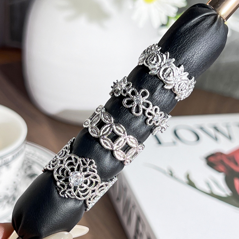 European and American style fashionable and individual lace retro hollowed-out light luxury high-end ring, simple floral and niche index finger ring for women full figure