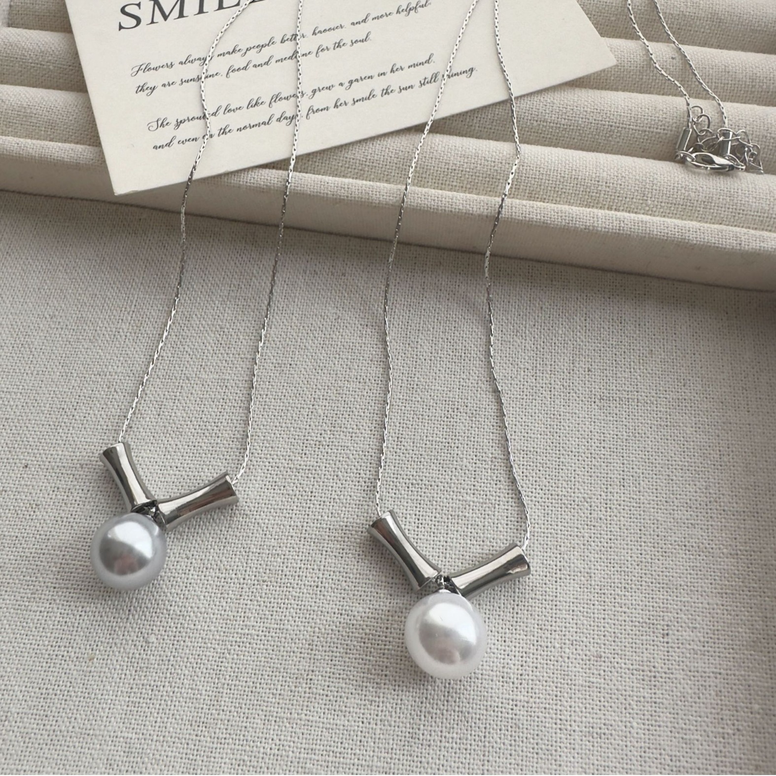 A single pearl necklace for women, with a unique summer style, is fashionable and simple. Round pearl collarbone chain accessories are trendy Application Scenario