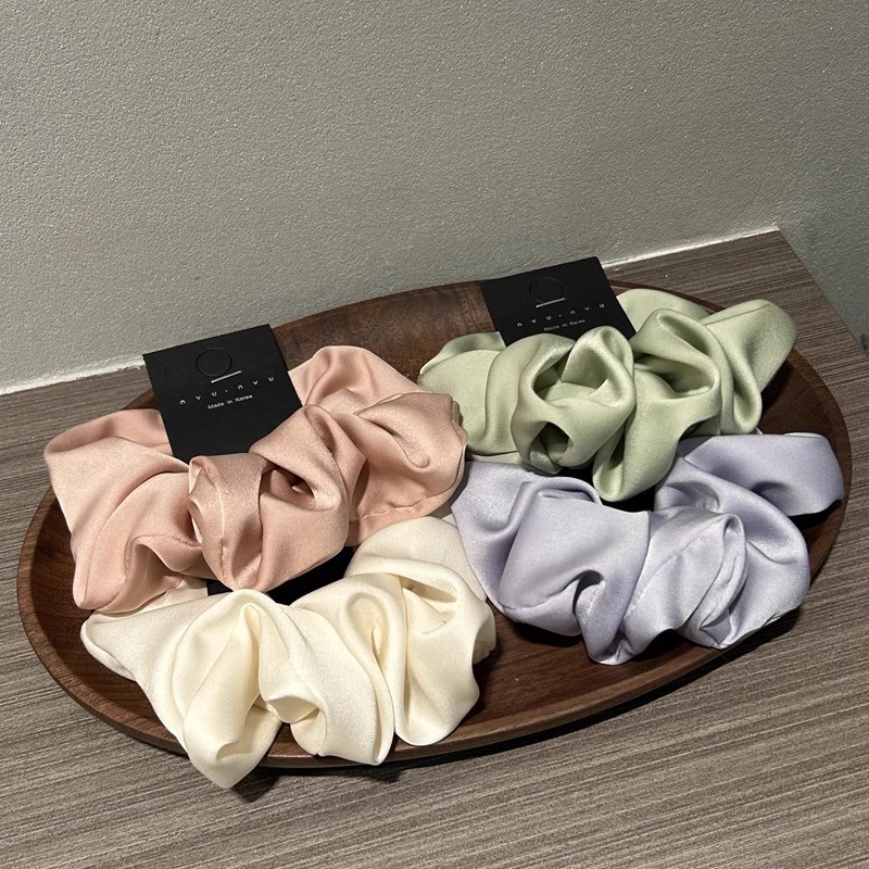 The elegant and creamy satin large intestine hair band from Dongdaemun, South Korea, is simple and versatile. It is a hair tie accessory for women details Picture