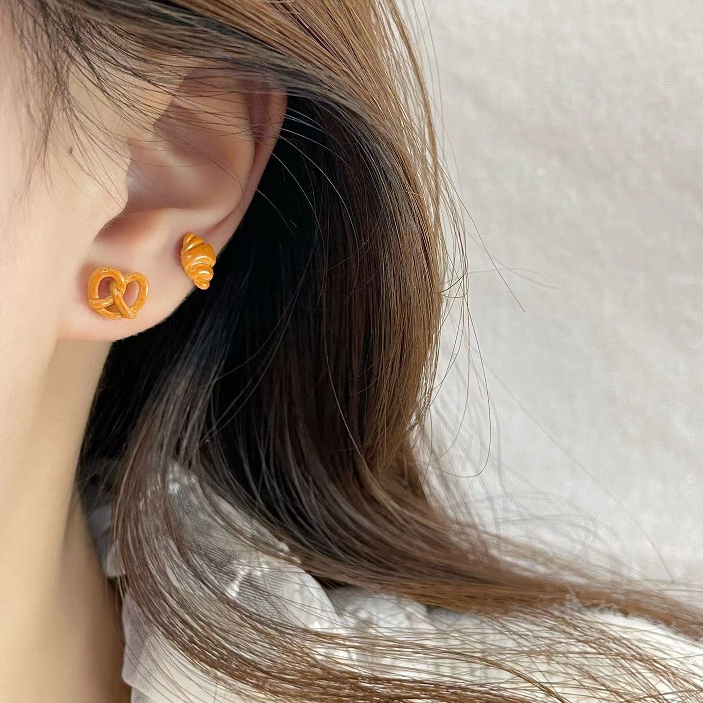 Autumn and Winter Caramel Bread Party Set Small Stud earrings for Women 2025 Maillard Cartoon Fun Cat Personalized earrings details Picture