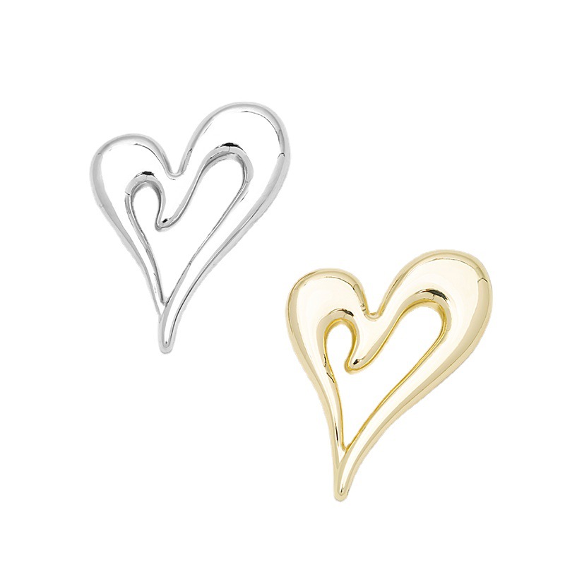 French-style cold and light luxury metal shiny heart-shaped design brooch and pin, simple and elegant suit accessory Item Picture