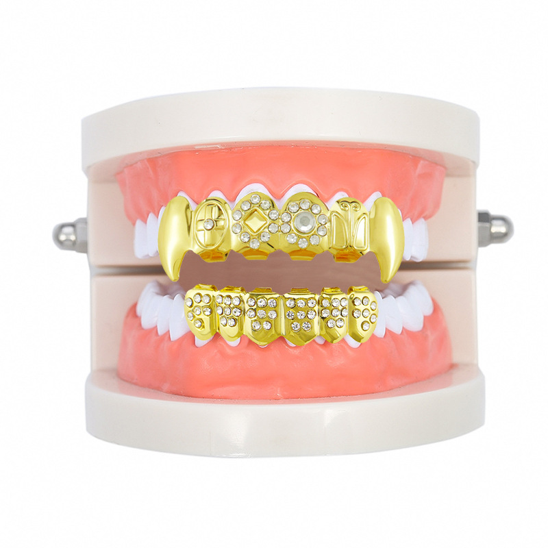 ins cross-border single hollowed-out teething set Halloween hip-hop costume teething accessory 18K gold-plated vampire sharp teething set details Picture