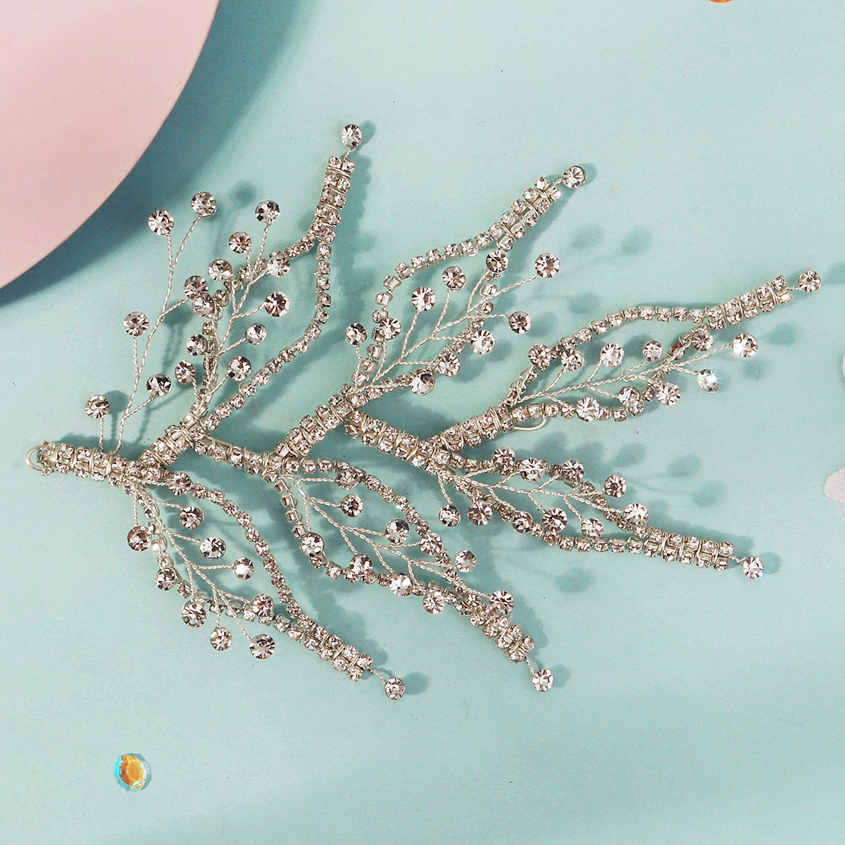 Exaggerated and luxurious European and American bridal water diamond hair pieces, heavy heavy diamond leaf hair bands, retro Xiuhe wedding dress, evening gown and hair accessories Specification drawing