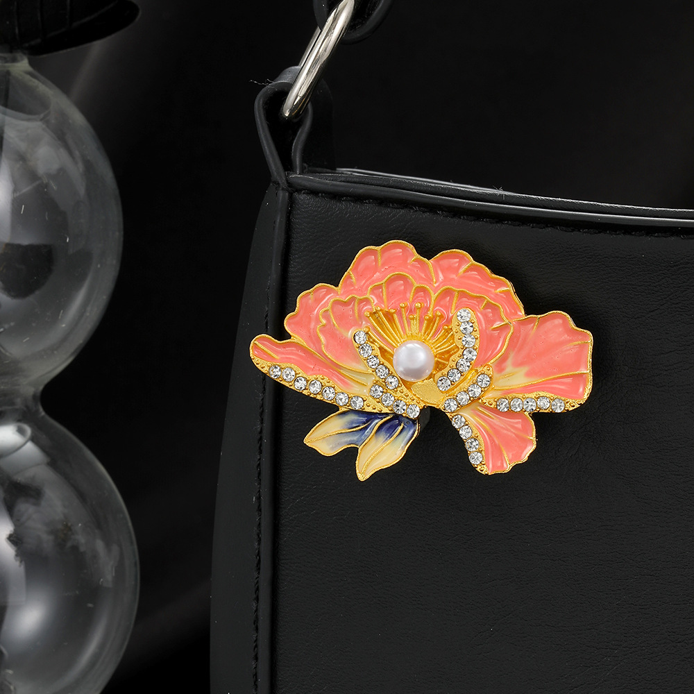 New Chinese-style diamond-encrusted gradient peony pearl brooch, a light luxury, high-end, niche and fashionable brooch with a touch of elegance details Picture