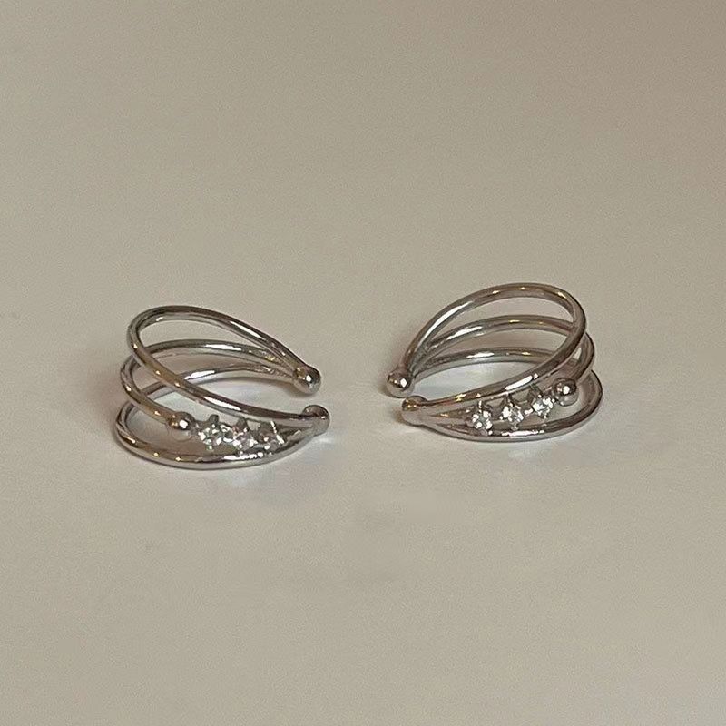 Exquisite and compact diamond-encrusted three-layer ear bone clip, simple and elegant for women, versatile and niche design, no ear hole ear clip accessory Application Scenario