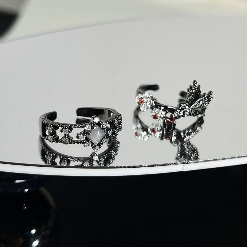 Dark Gothic style black crow opening ring, unique, trendy, fashionable, niche and distinctive design punk ring Specification drawing