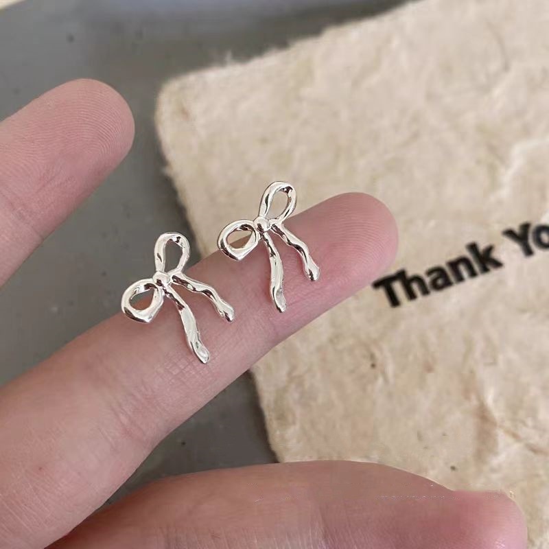 Minimalist silver bow stud earrings, a new bestseller in 2025, exudes a unique and elegant feminine charm Specification drawing