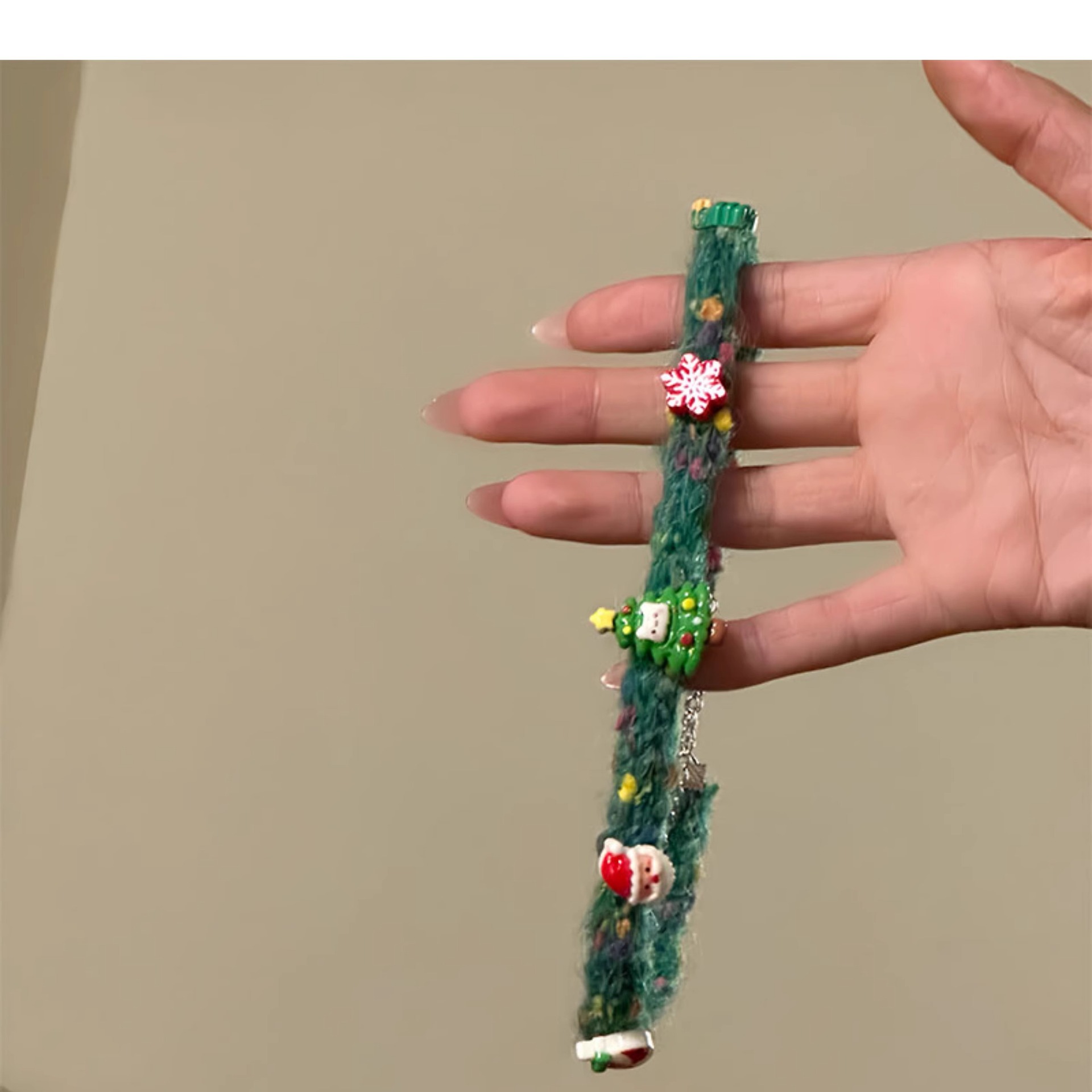 Autumn and winter plush Christmas colorful necklace for women, a light luxury and niche necklace with a cute snowman around the neck, creating an atmosphere Item Picture