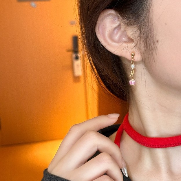 New Chinese-style eternal flower rose earrings, new forest-themed design stud earrings, a sweet and unique feminine charm Application Scenario