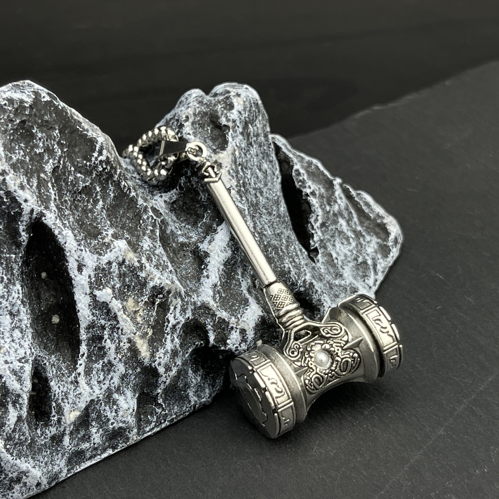 Wholesale of new cross-border Nordic Viking Thor's Hammer titanium steel necklace, personalized retro and trendy hip-hop alloy pendant for men full figure