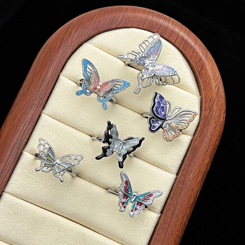 Korean-style light luxury colored drip glaze butterfly opening ring, a trendy and cool design for women on Instagram, exuding a sense of sophistication and sophistication Application Scenario