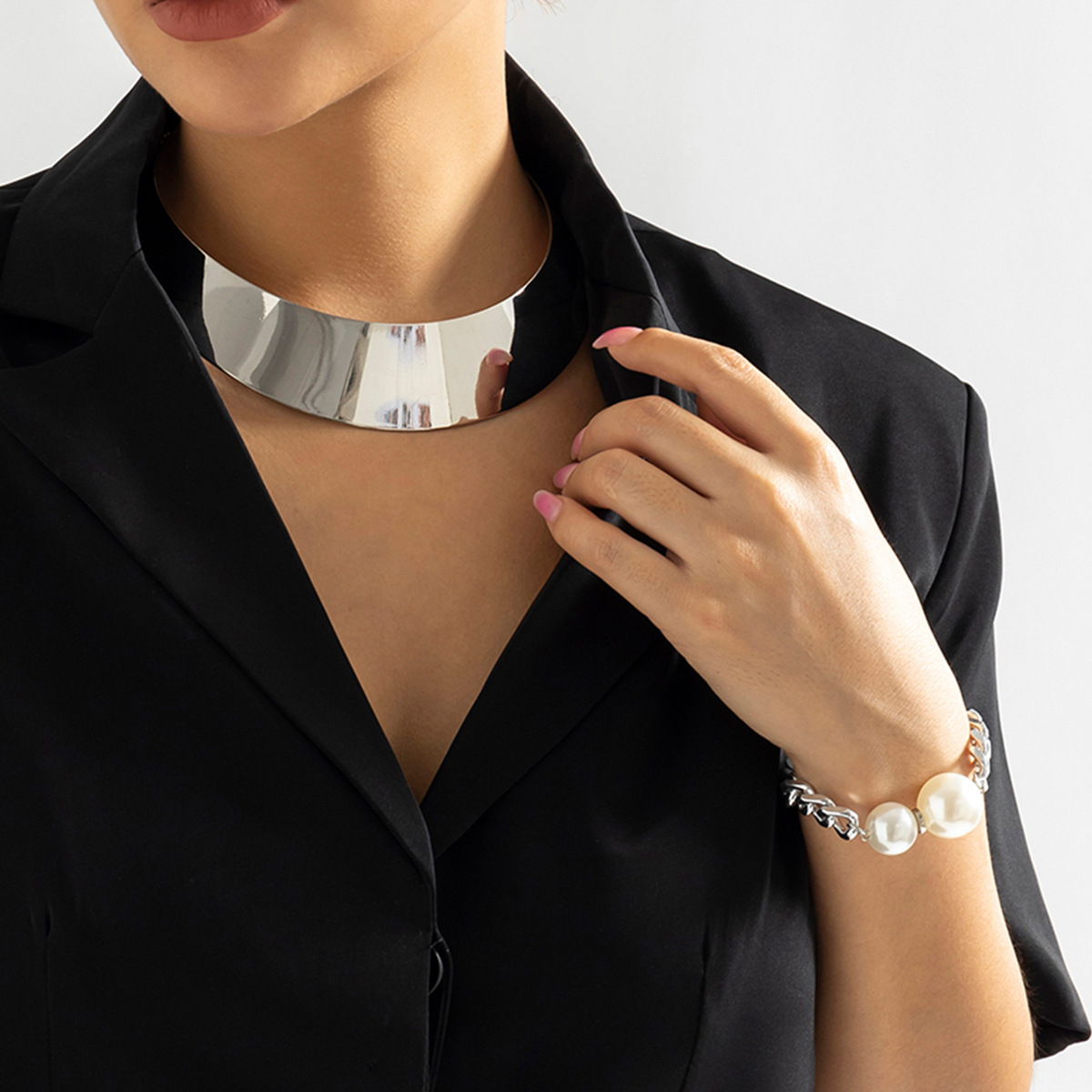 European and American cross-border jewelry, hip-hop personality, metal punk necklace, choker style, cold and elegant geometric necklace full figure