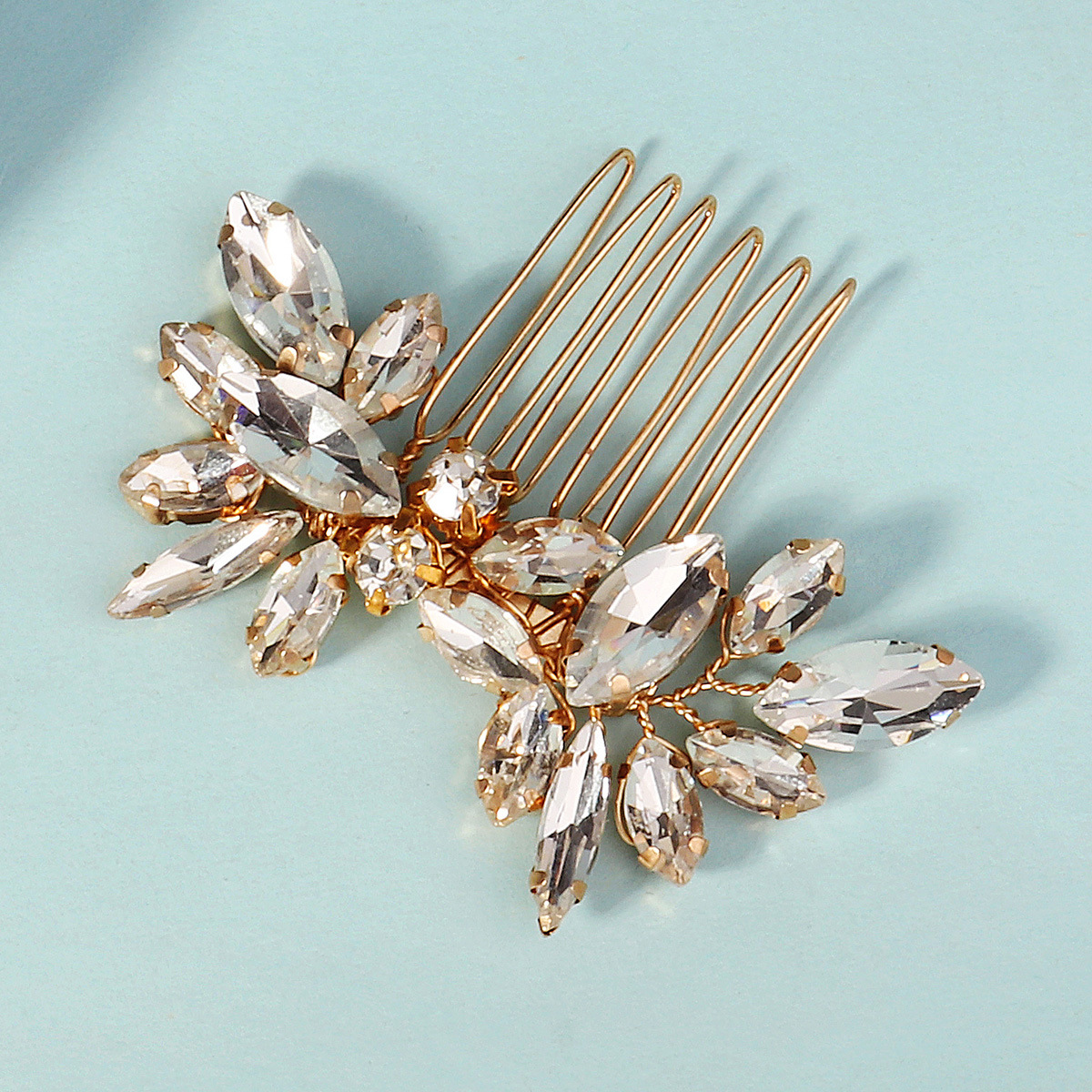 A new European and American bride's hair comb with a high-end feel, wedding dance party hair accessory, women's handcrafted horse eye rhinestone six-tooth insert comb Specification drawing