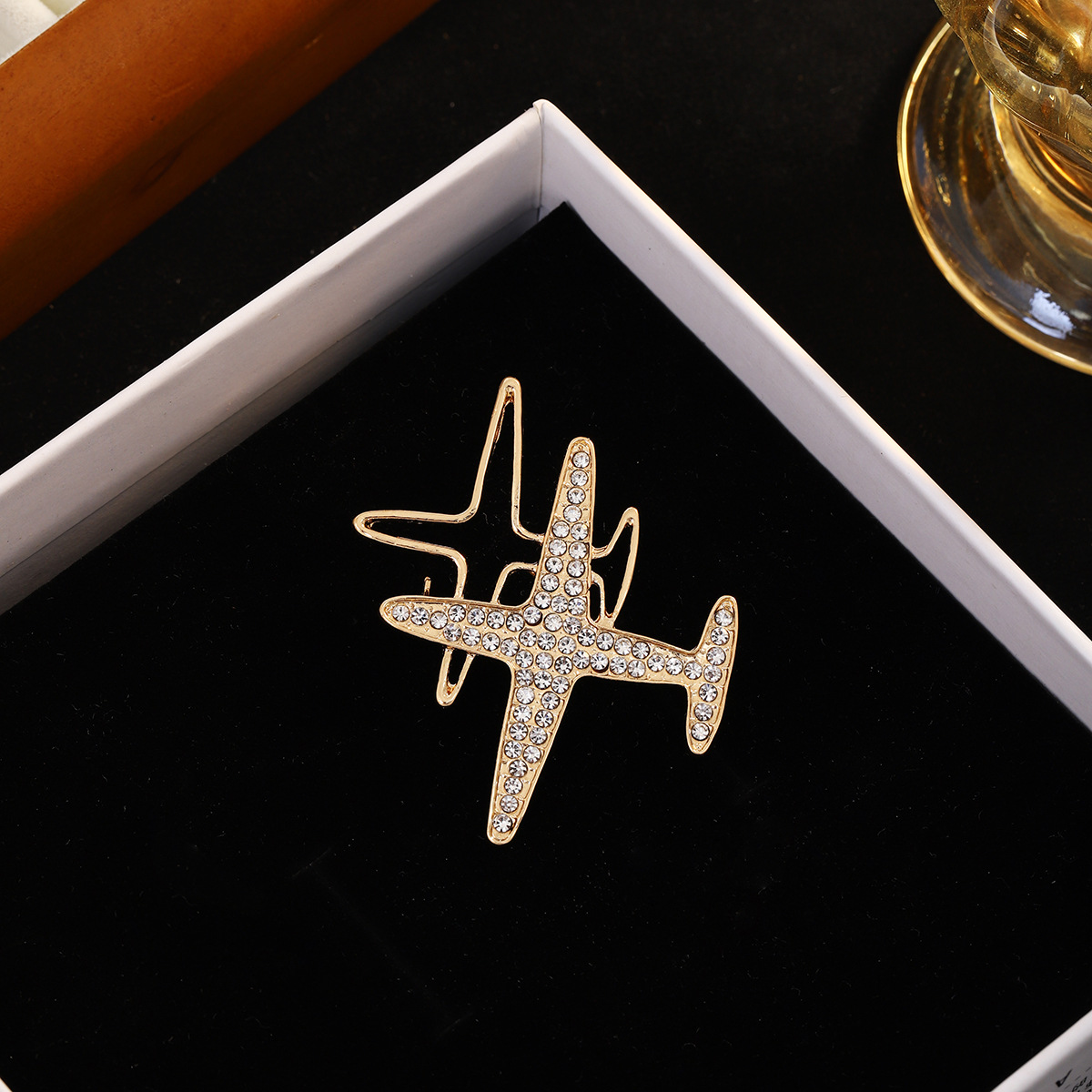 Creative full diamond double airplane hollowed-out trendy suit brooch, simple and versatile coat and overcoat brooch full figure